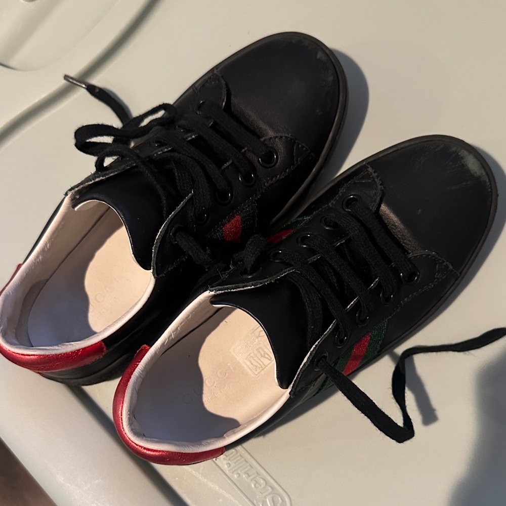Gucci Kids Black Sneakers with Red and Green Stripes